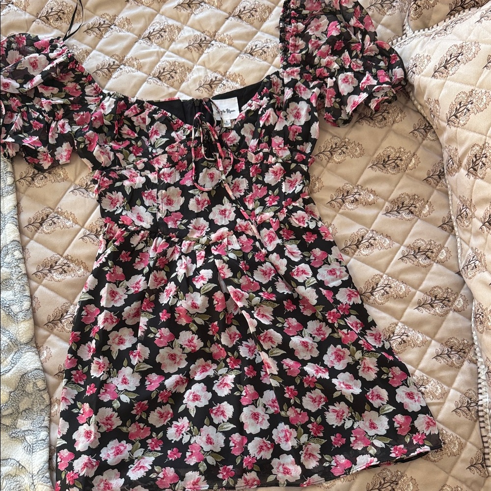 Sky to moon with front bone Floral Puff Sleeve dress NWOT